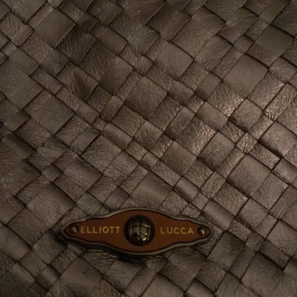 STUNNING Elliot Lucca Woven
Metallic Silver
Convertible Shoulder Bag - Picture 8 of 15